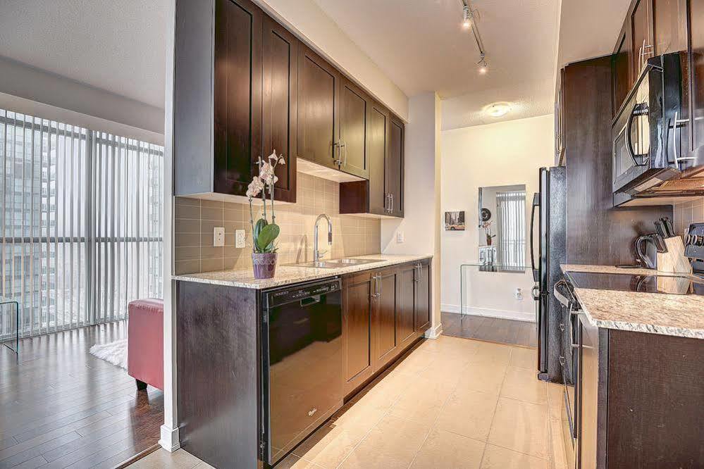 Pathway Suites Mississauga Extérieur photo